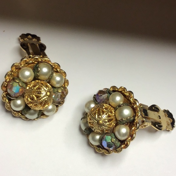 CLIP ON, VINTAGE, earrings round button earrings - Picture 5 of 5